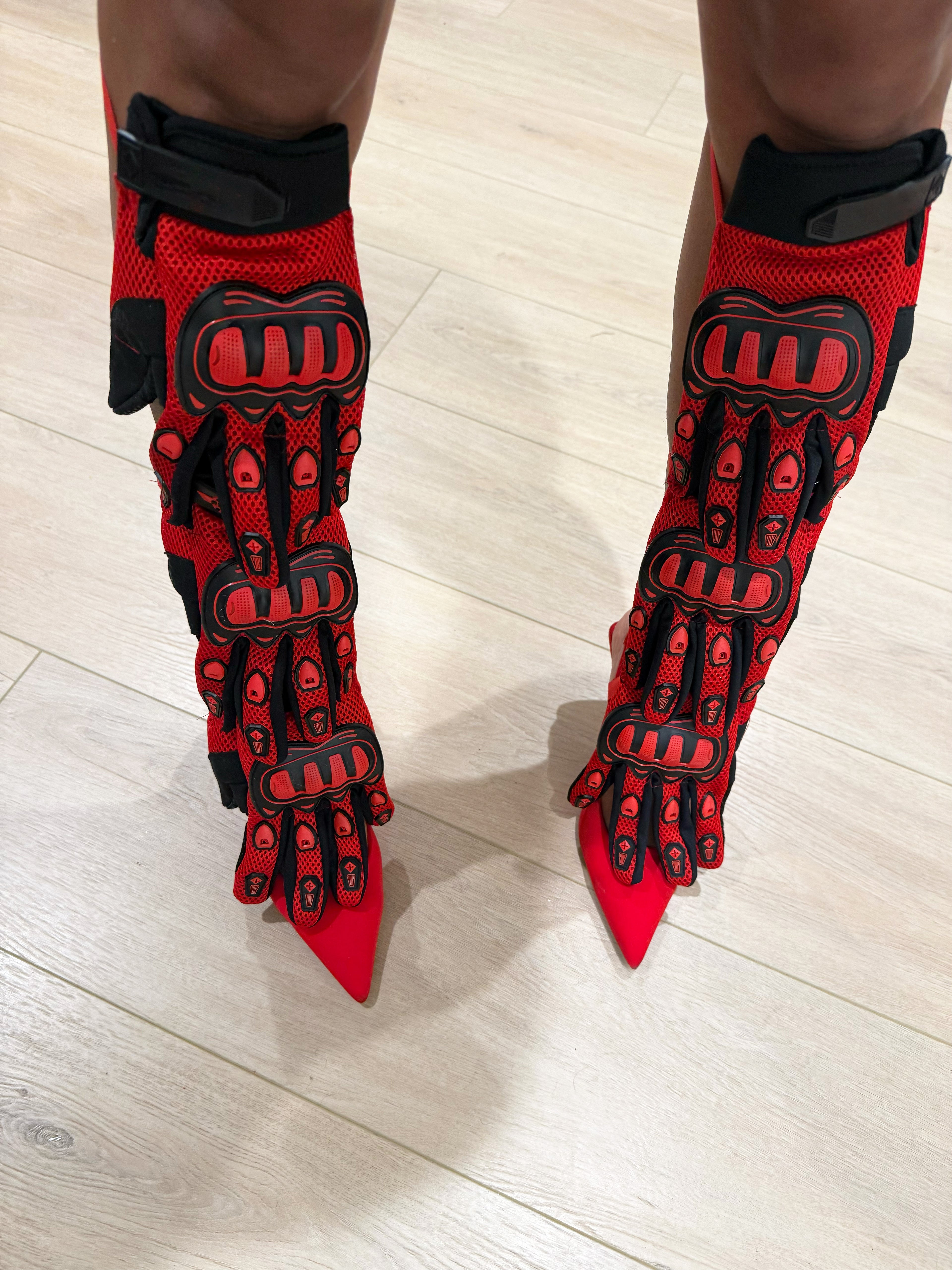 RED GLOVE HEEL